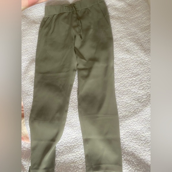 Lululemon On the Fly straight leg pant - Picture 1 of 3